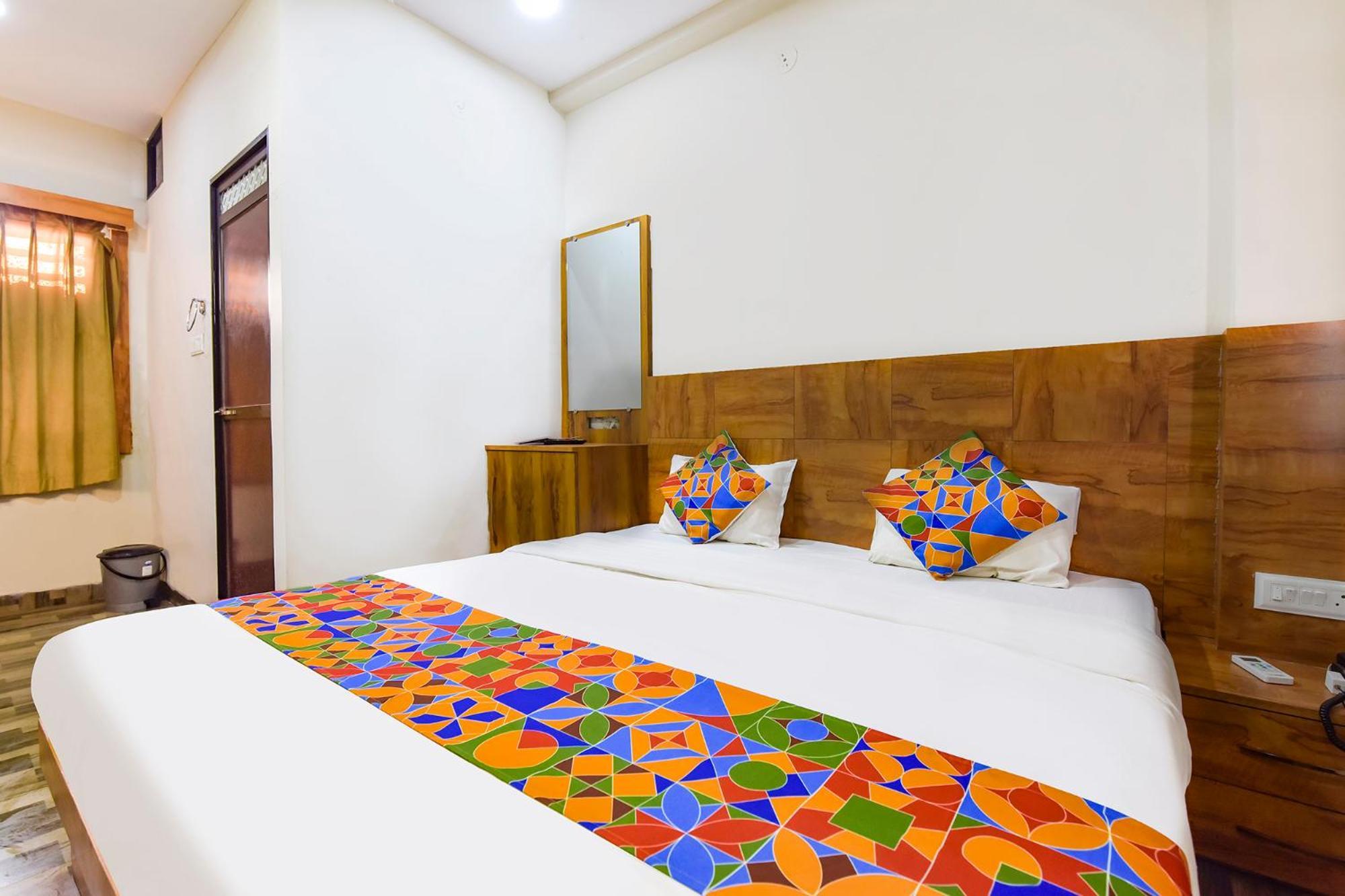 Fabexpress Nishesh Tower Hotel Ujjain Buitenkant foto