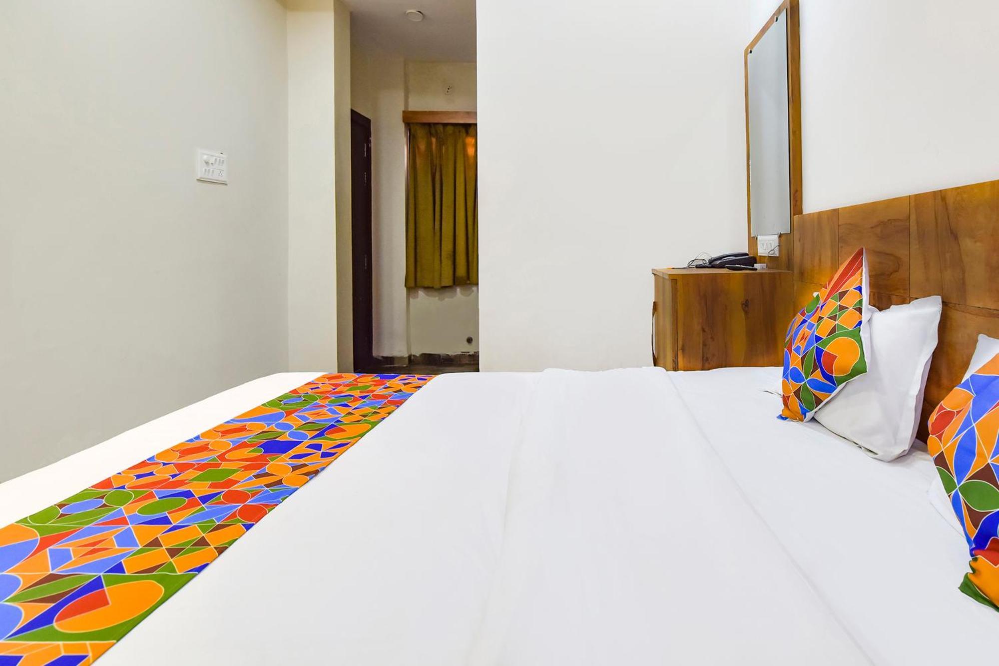 Fabexpress Nishesh Tower Hotel Ujjain Buitenkant foto